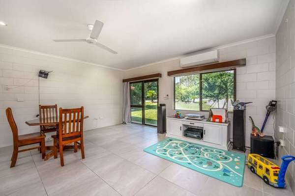 1 and 2/17 Meller Street, Freshwater - Thumbnail 3