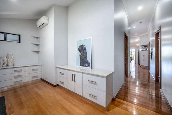 22 Barr Street, Edmonton - Thumbnail 3