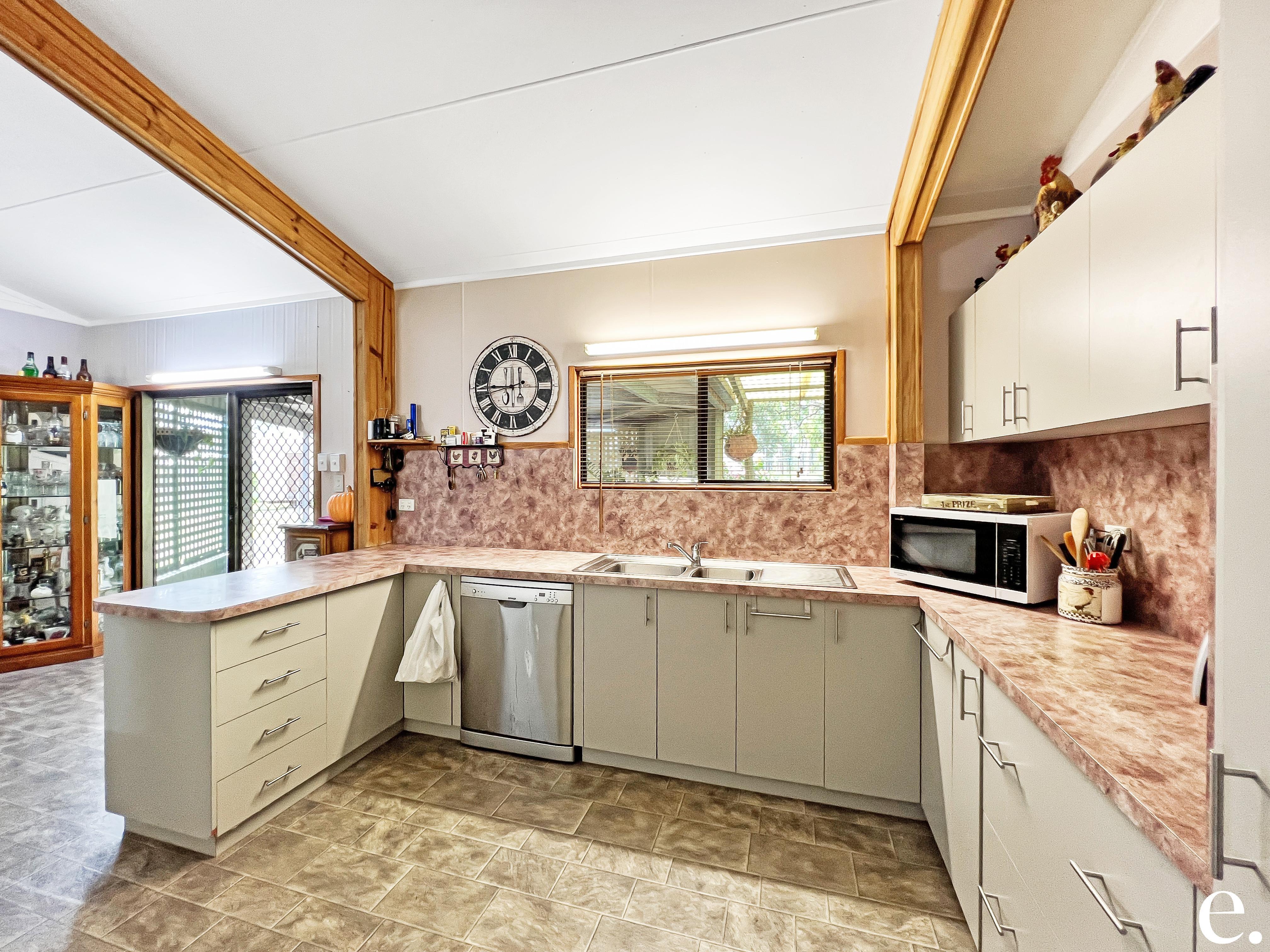 27 Agate Street, Mount Garnet - Thumbnail 4