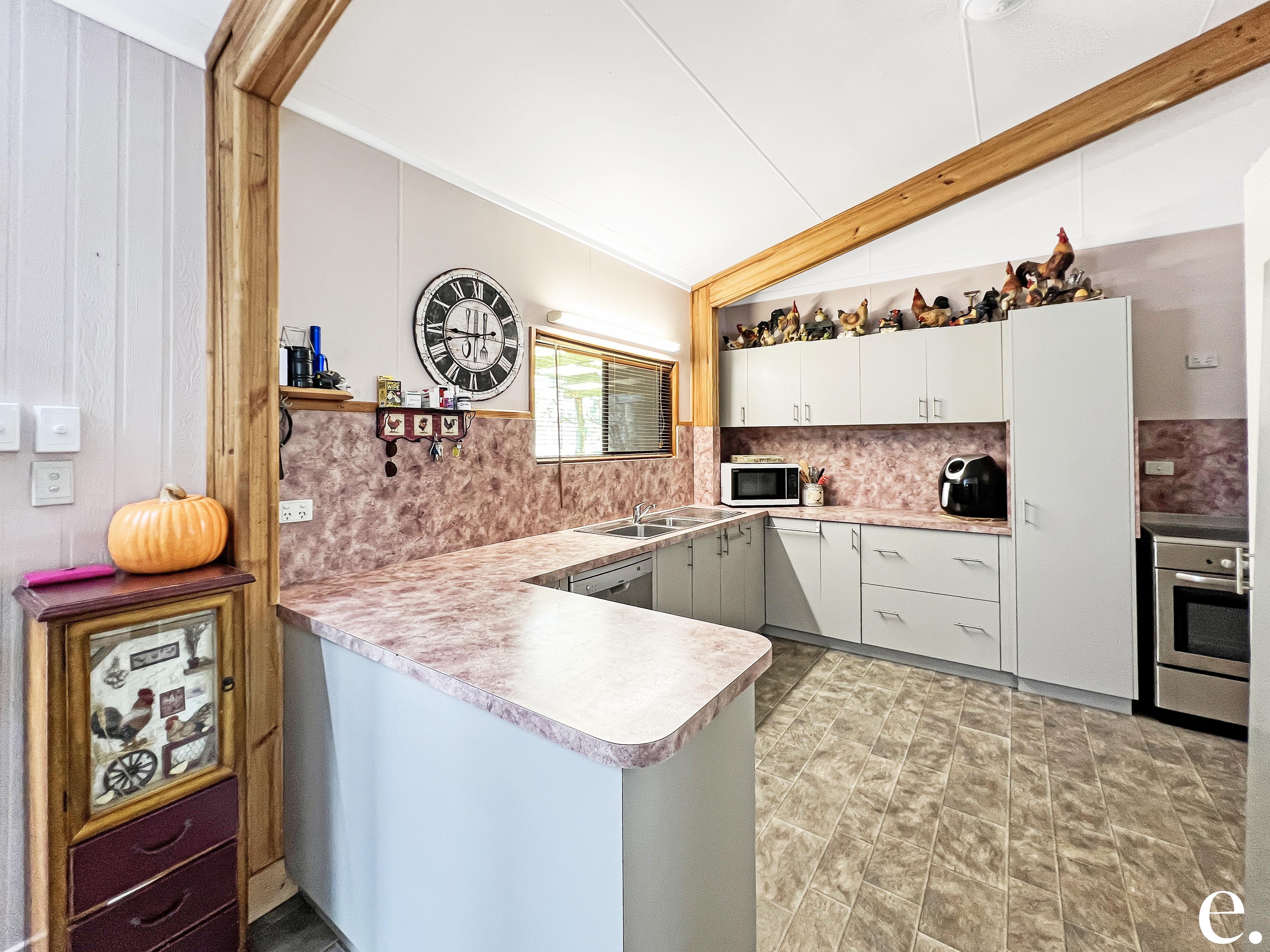 27 Agate Street, Mount Garnet - Thumbnail 5