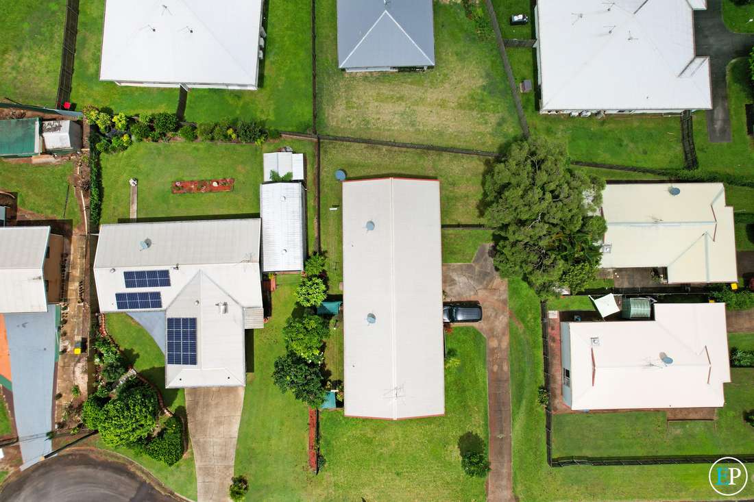 2 Larkin Close, Atherton - Thumbnail 2