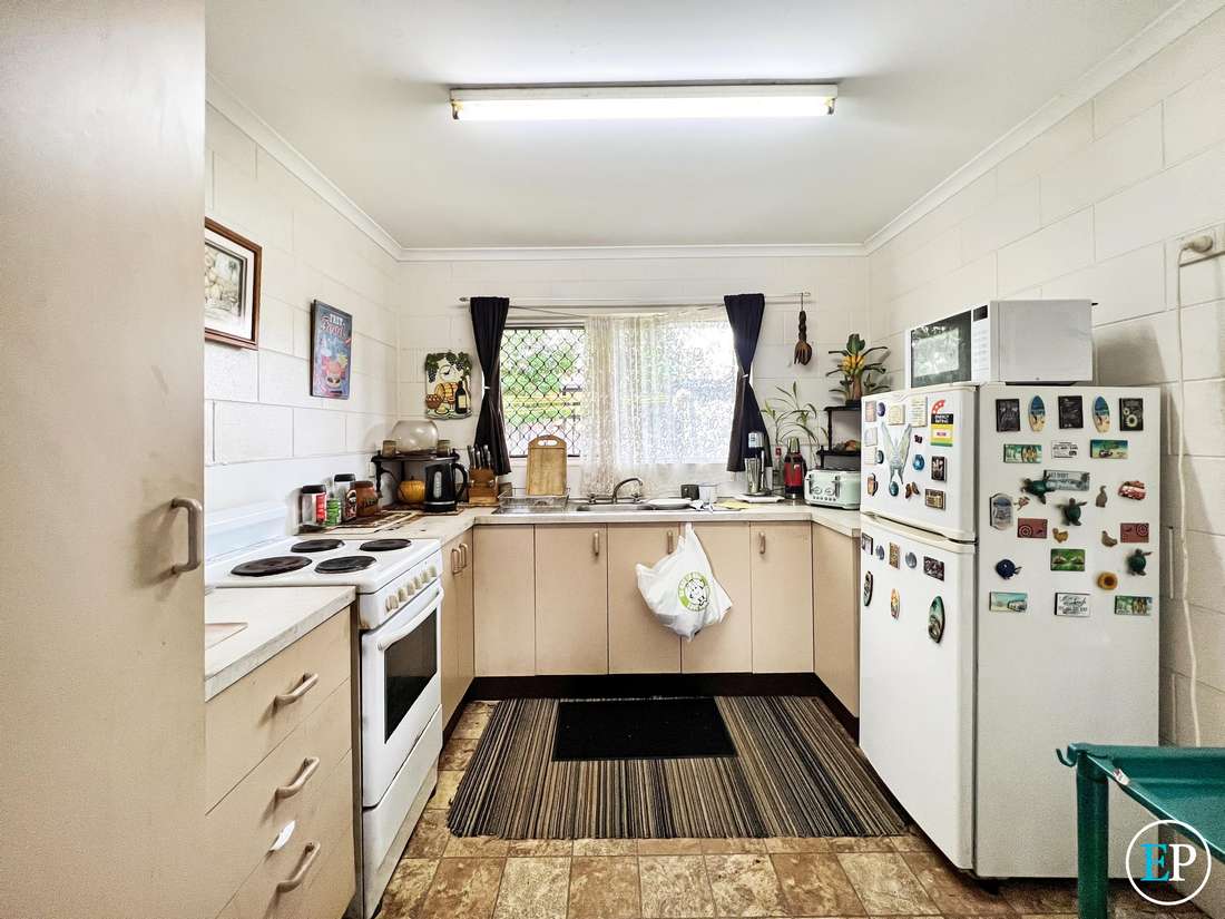 2 Larkin Close, Atherton - Thumbnail 4
