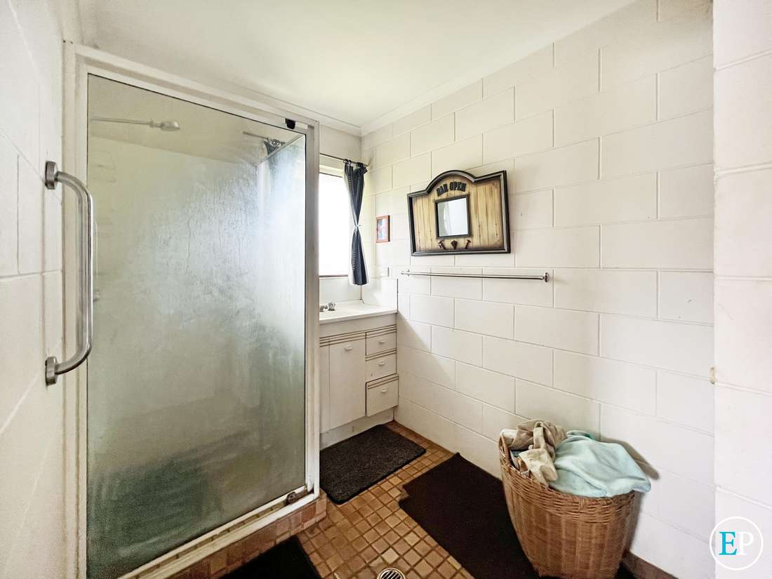 2 Larkin Close, Atherton - Thumbnail 8