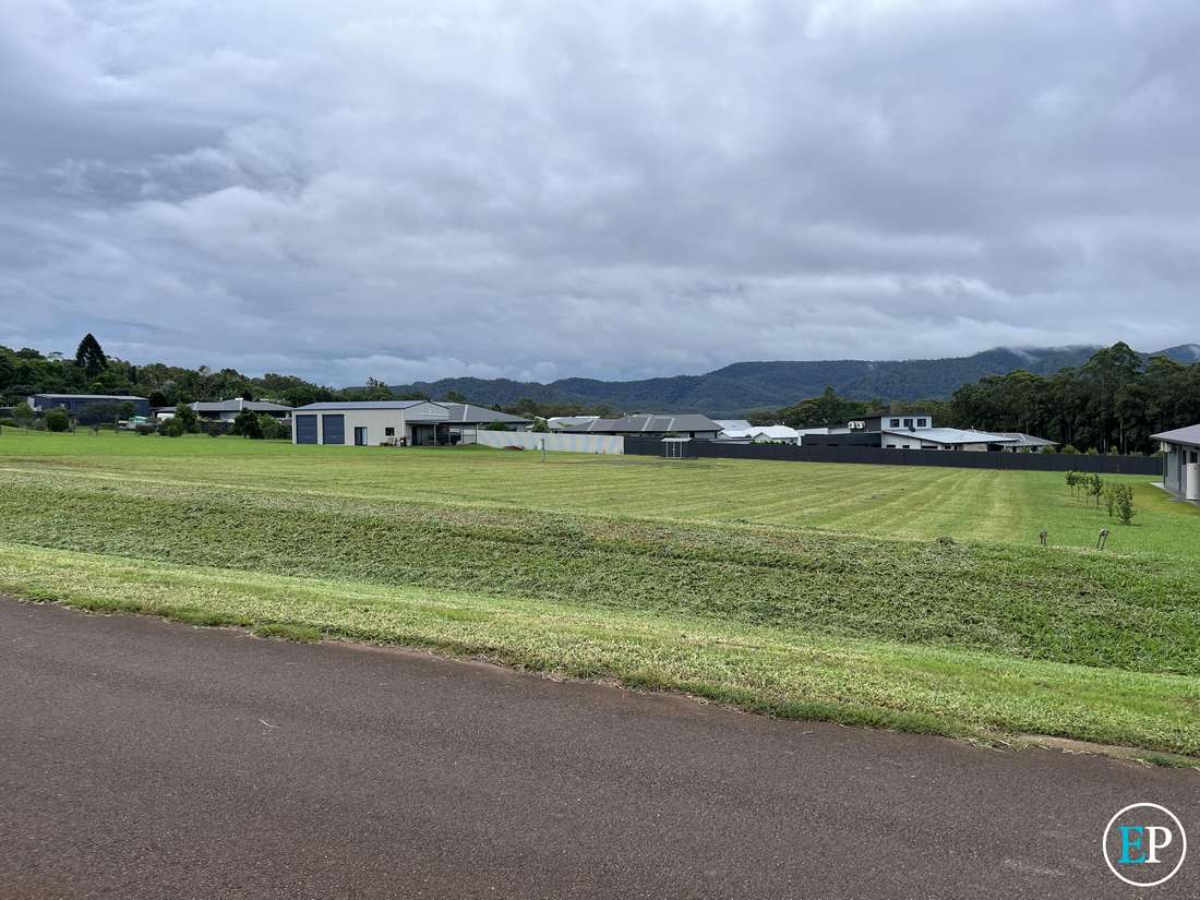 27 Malcolm Road, Tinaroo - Thumbnail 4