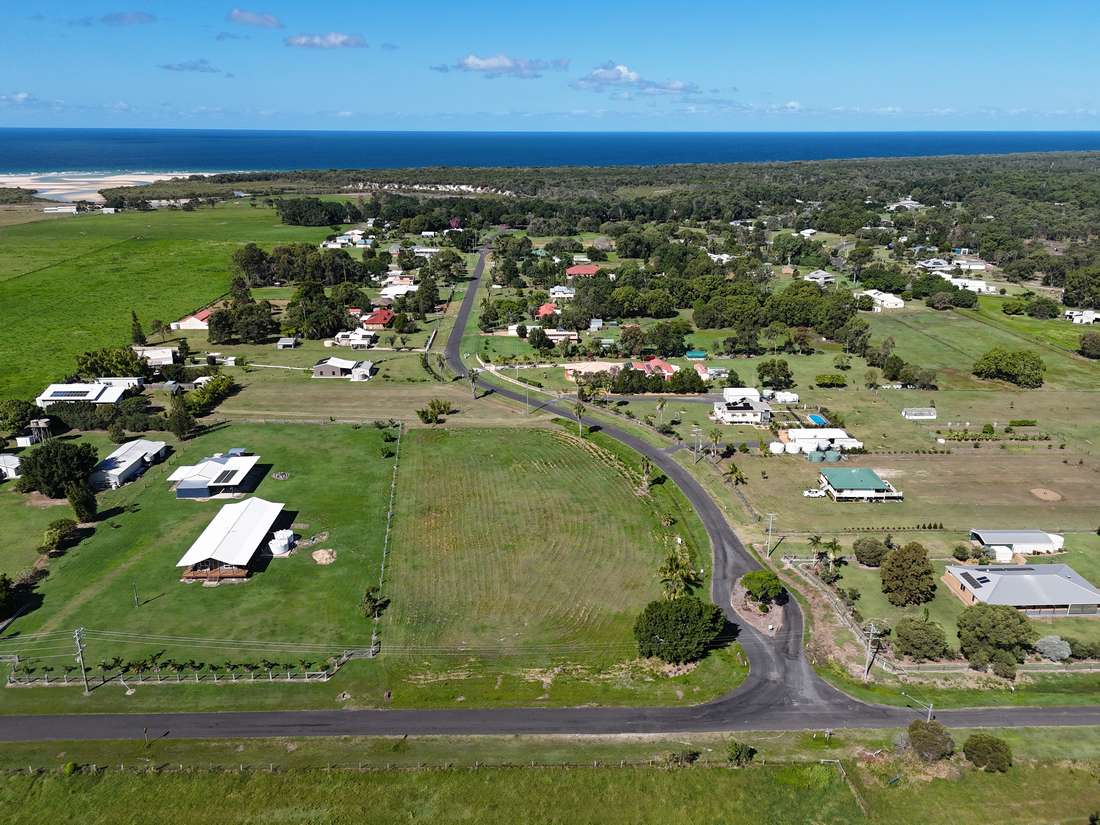7 Davenport Drive, Coonarr - Thumbnail 2