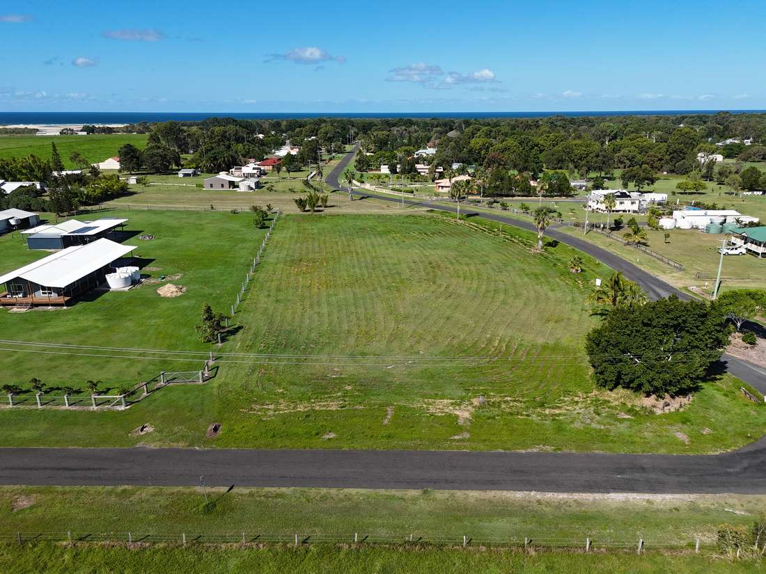 7 Davenport Drive, Coonarr - Thumbnail 7
