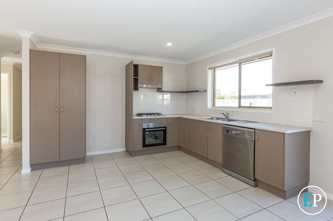 16 Regency Rd, Moore Park Beach - Thumbnail 4
