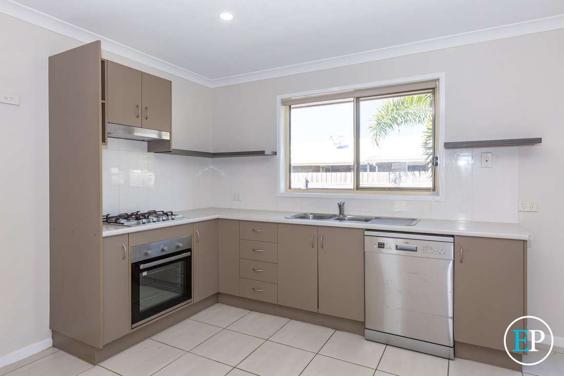 16 Regency Rd, Moore Park Beach - Thumbnail 2