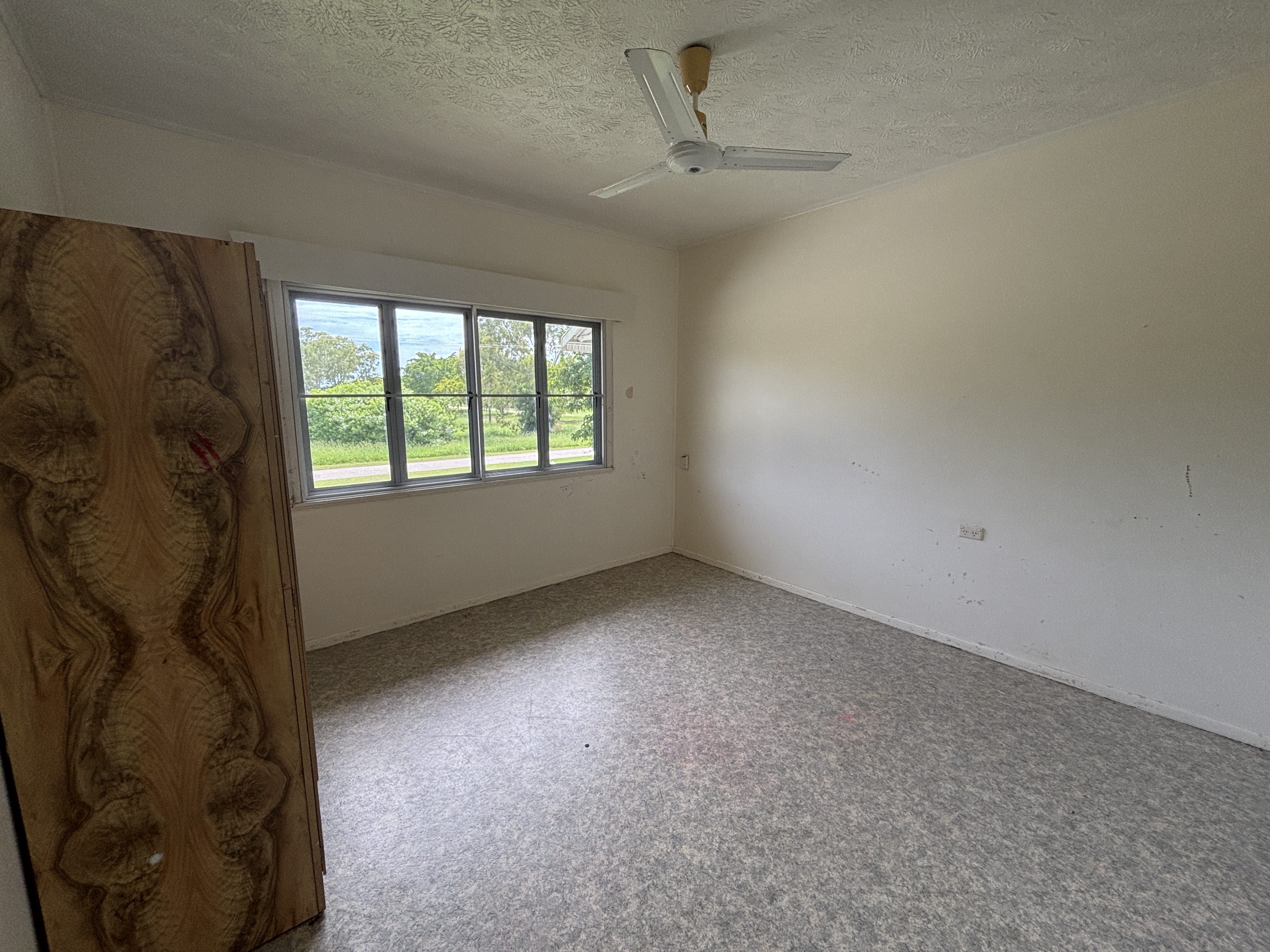 100 Third Avenue, Home Hill - Thumbnail 8
