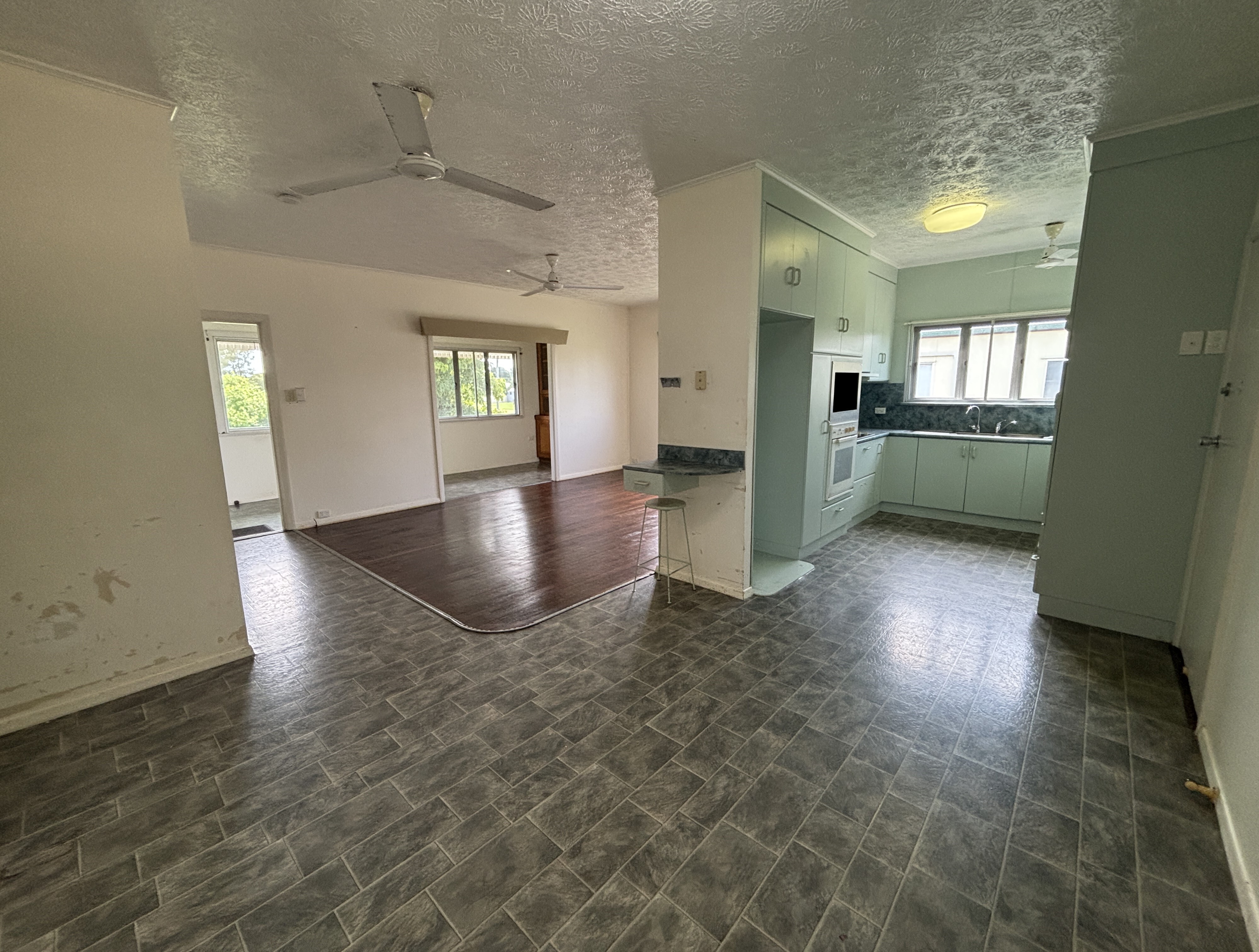 100 Third Avenue, Home Hill - Thumbnail 2