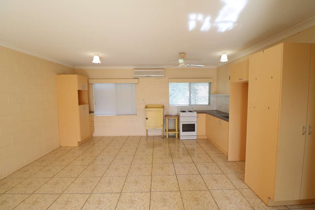 5/92 Mackenzie Street, Ayr - Image 1