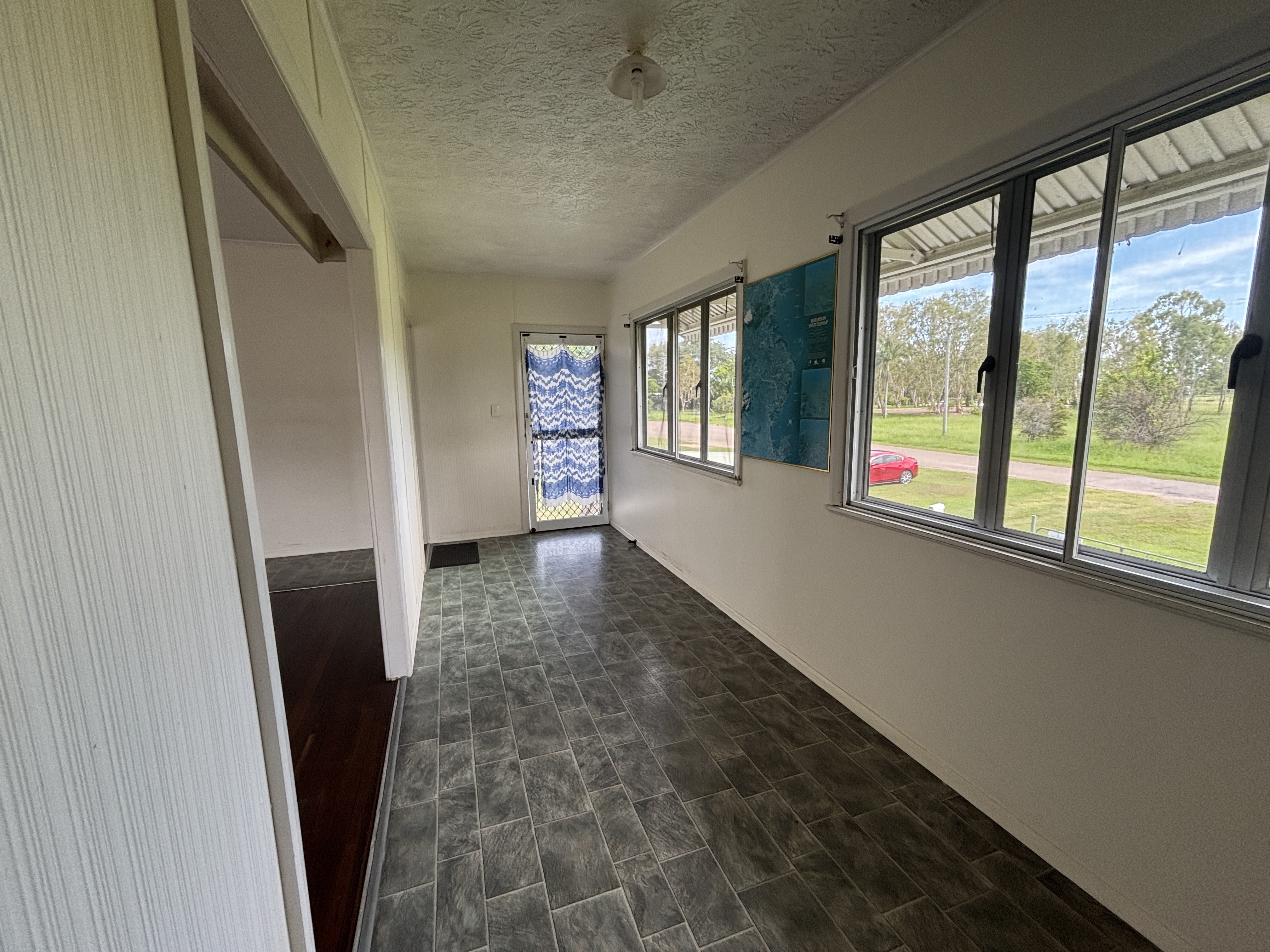 100 Third Avenue, Home Hill - Thumbnail 4