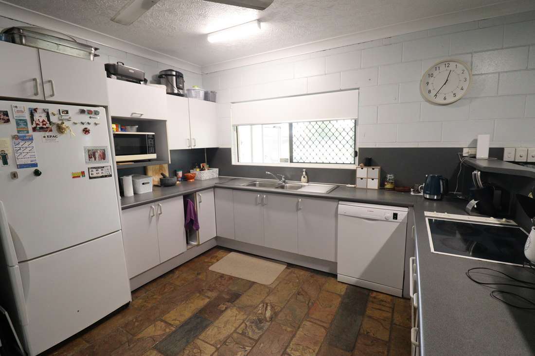 49 Beach Road, Ayr - Thumbnail 3