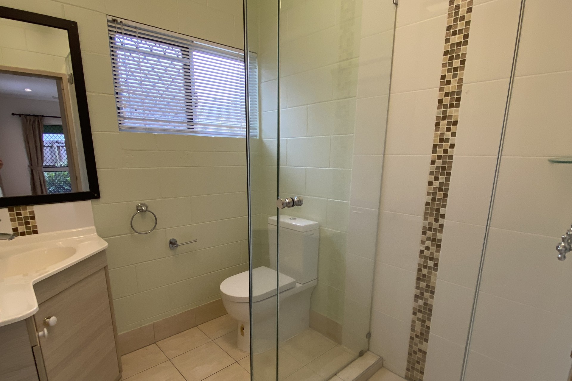 2/25 Brooks Street, Whitfield - Thumbnail 4