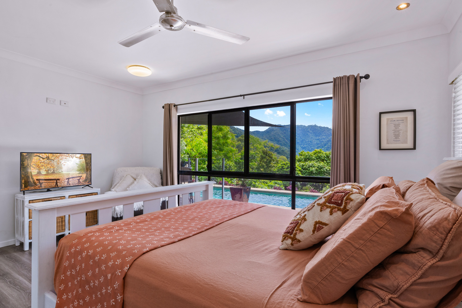 38 Gavin Hamilton Close, Redlynch - Thumbnail 3