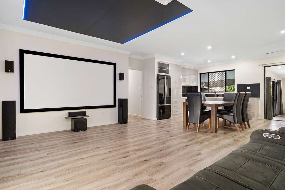 Photo 3 of 166 Toogood Road, Bayview Heights
