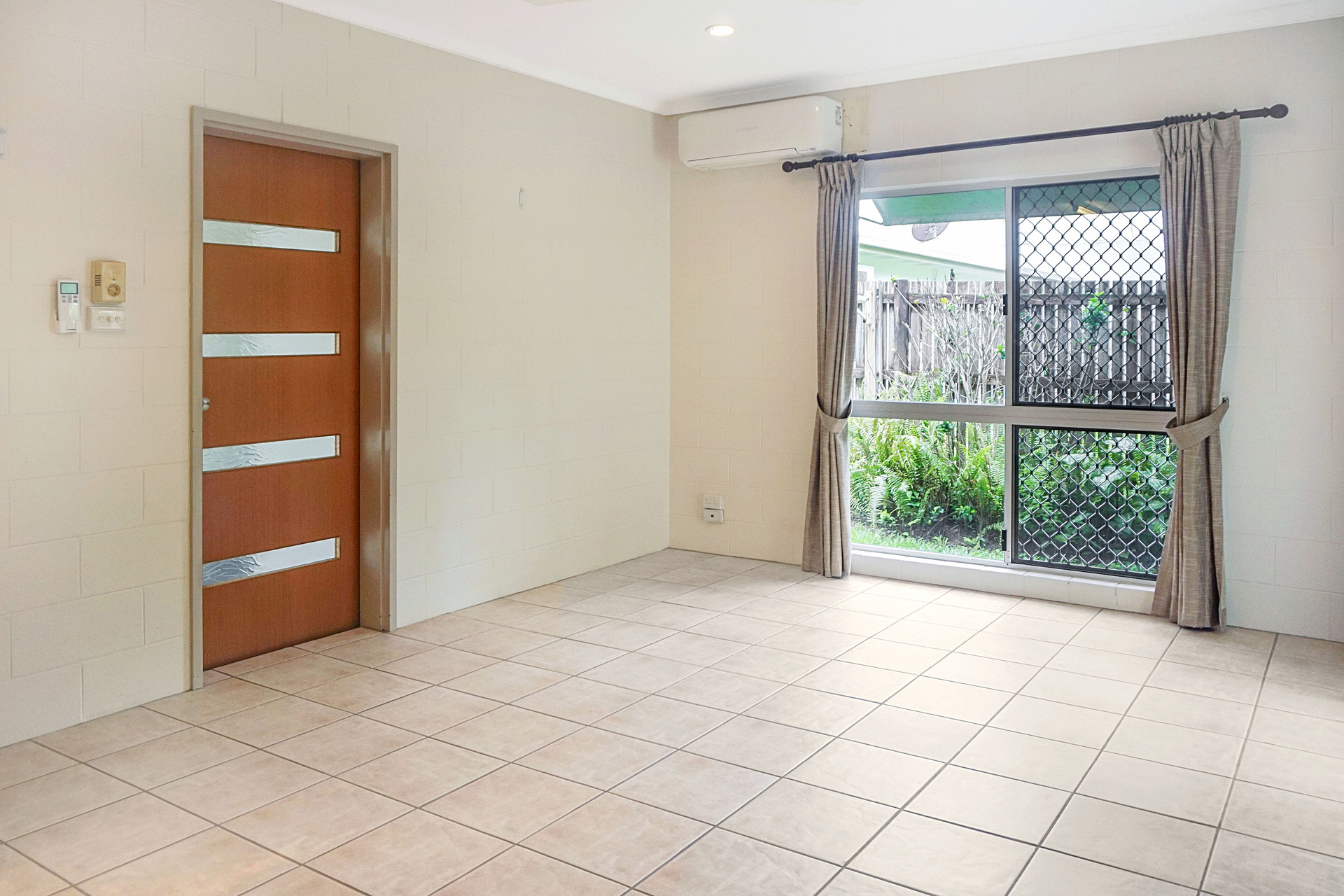 2/25 Brooks Street, Whitfield - Thumbnail 2