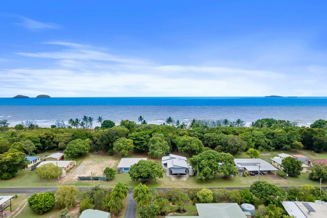 Photo 23 of 45 Inarlinga Road, Cowley Beach