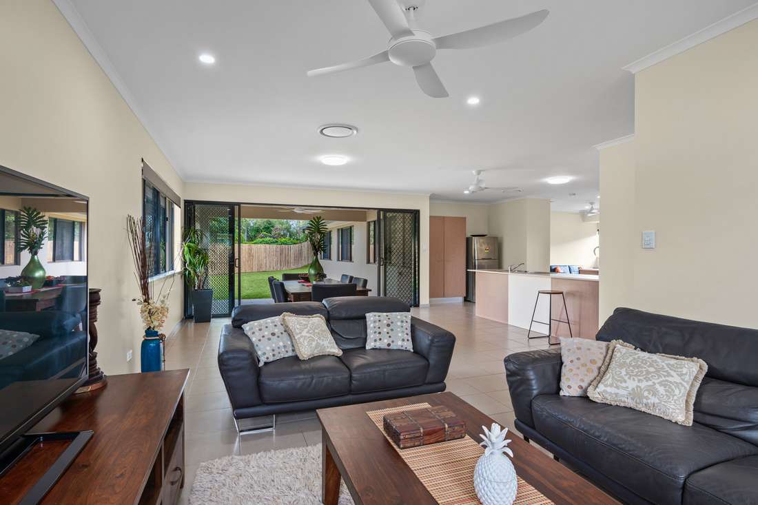3 Mallory Close, Edmonton - Thumbnail 4