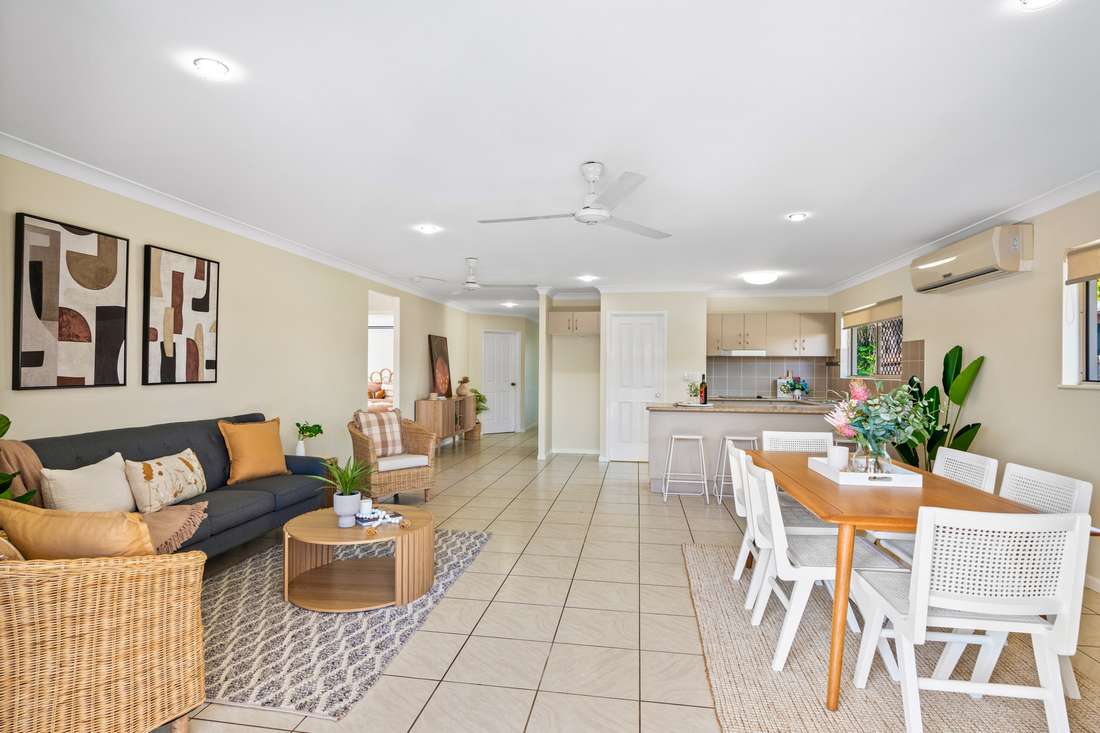 10 Fireclay Close, Redlynch - Thumbnail 2