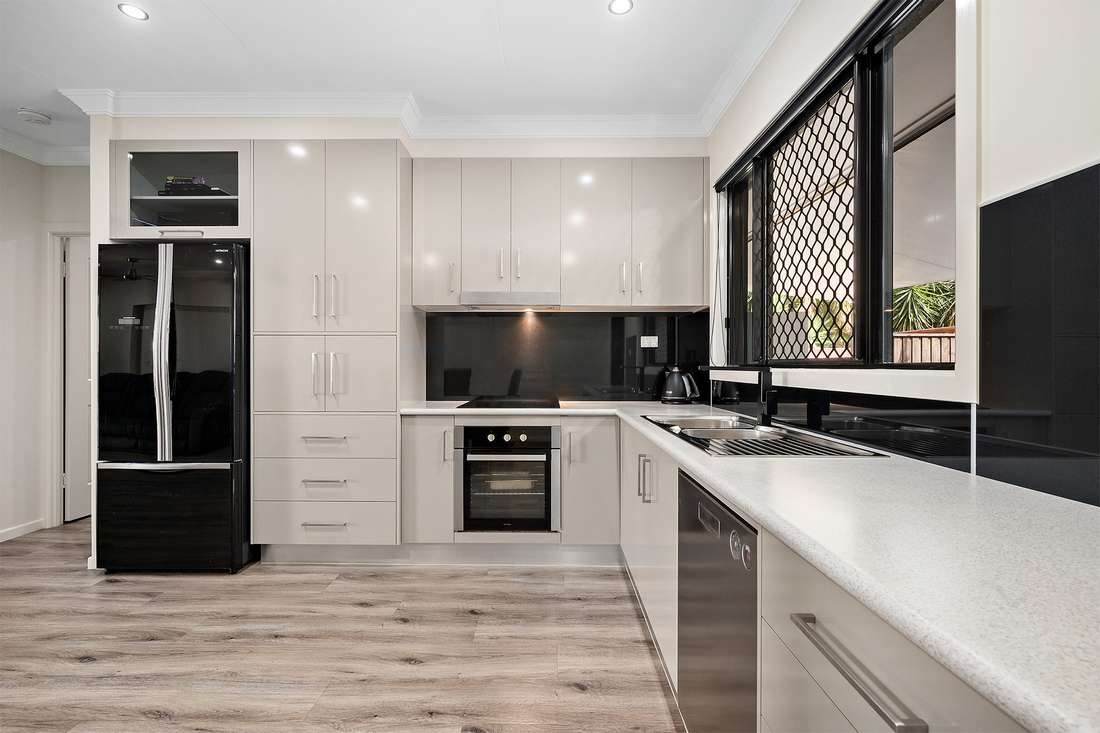 Photo 2 of 166 Toogood Road, Bayview Heights