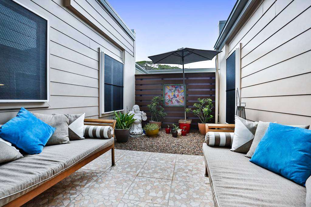 4 Holyoak Avenue