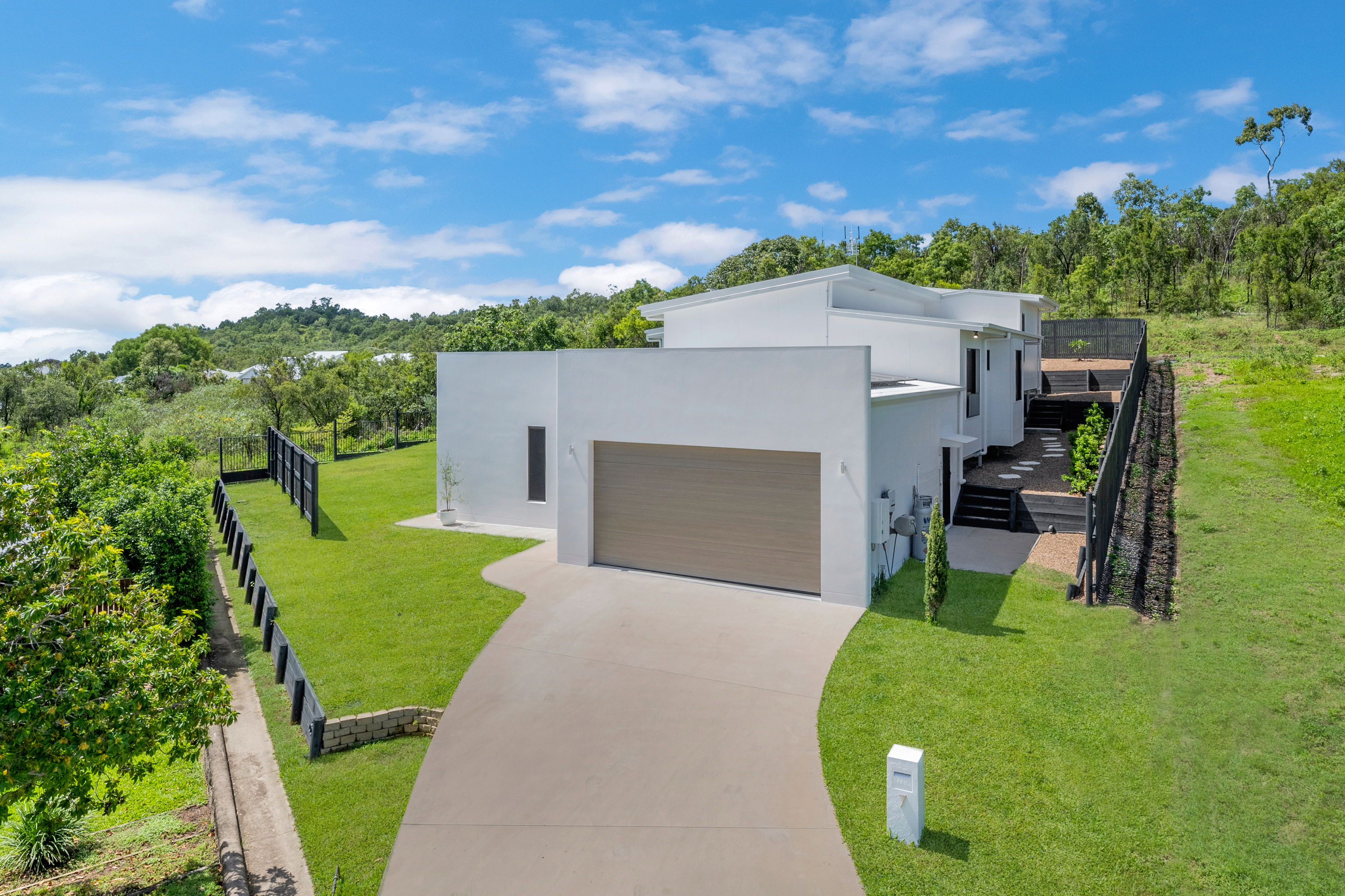 7 Baird Court, Bushland Beach - Image 1