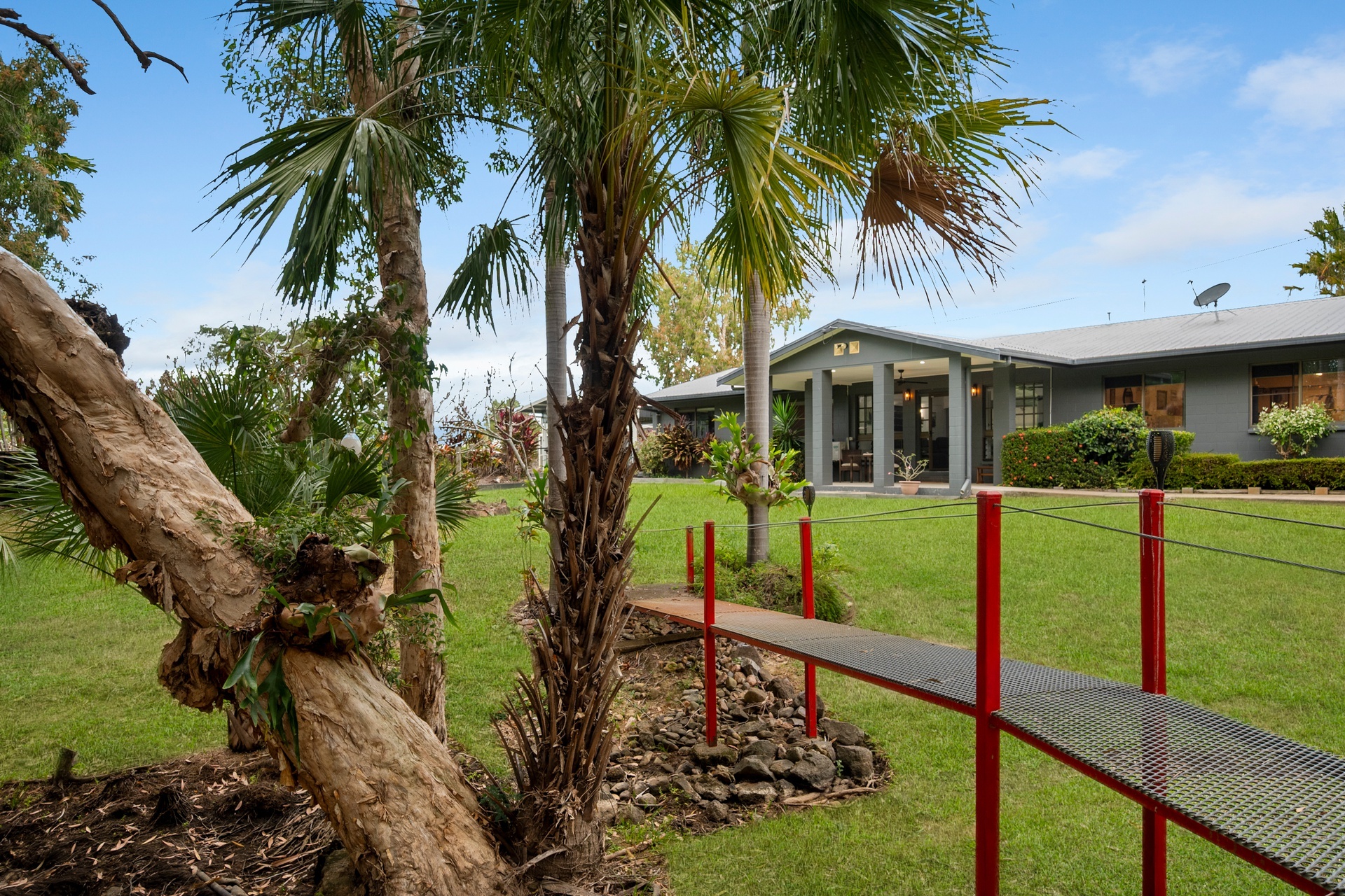 14 Armidale Avenue, Balgal Beach - Image 1