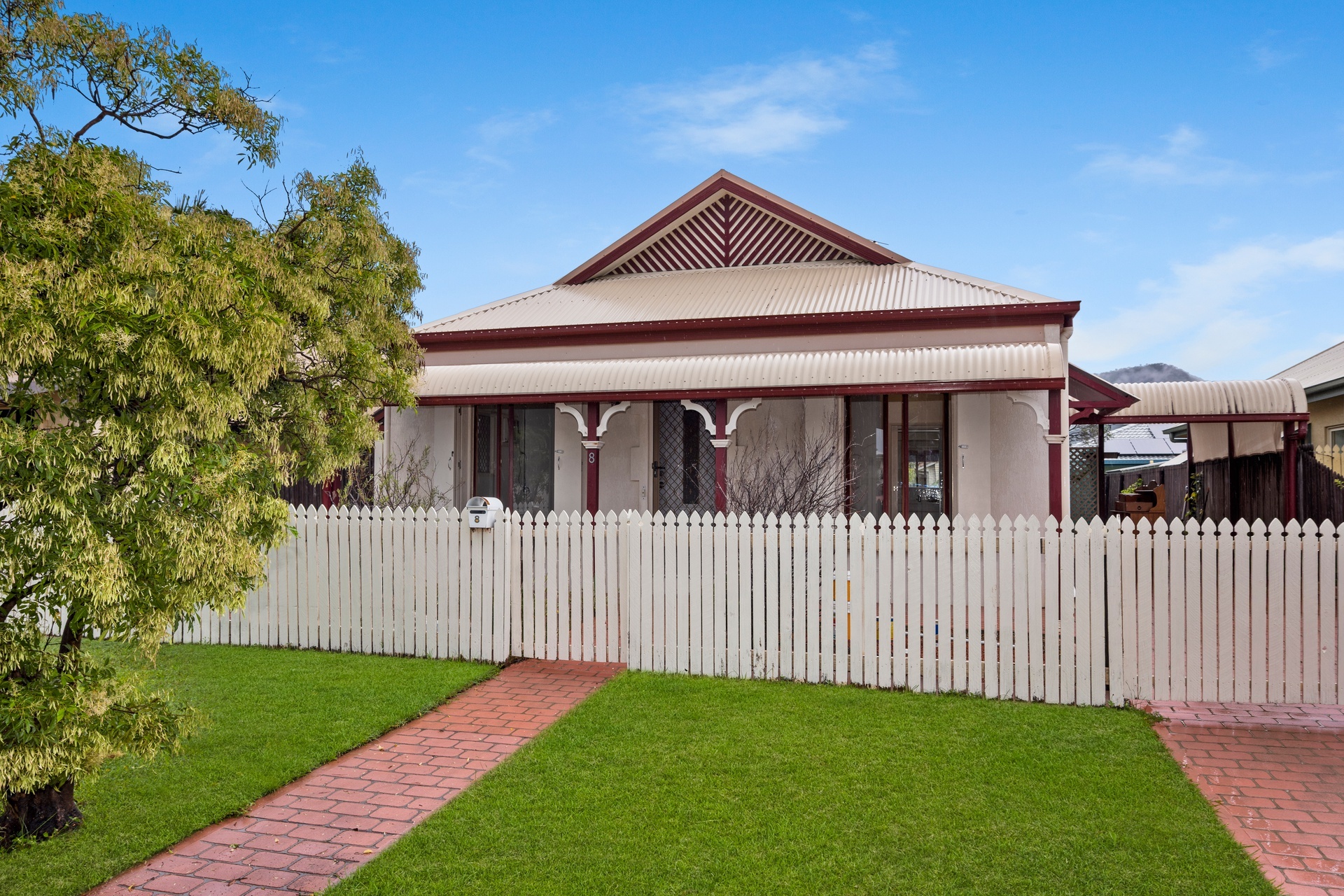 8 Boston Crescent, Douglas - Thumbnail 2