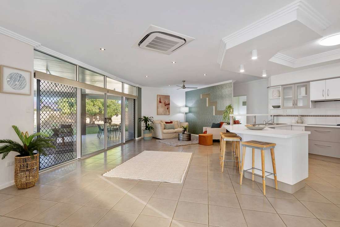 15 Whitewood Close