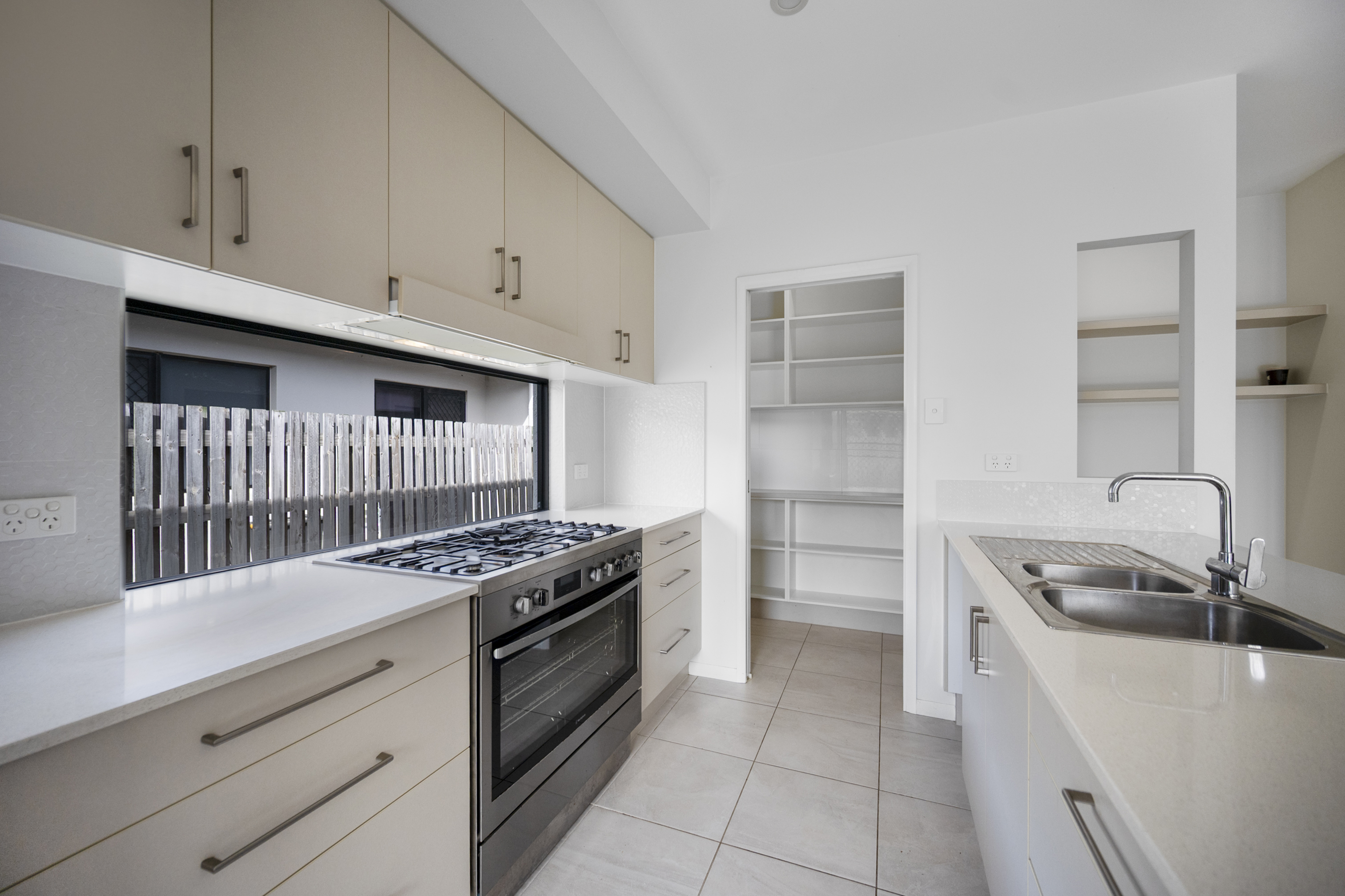 15 Delaware Green, Mount Louisa - Thumbnail 3