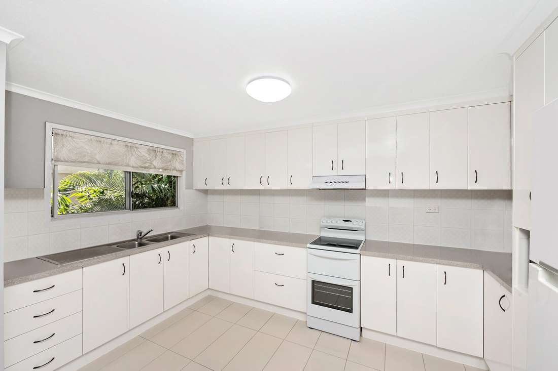 25 Julia Street