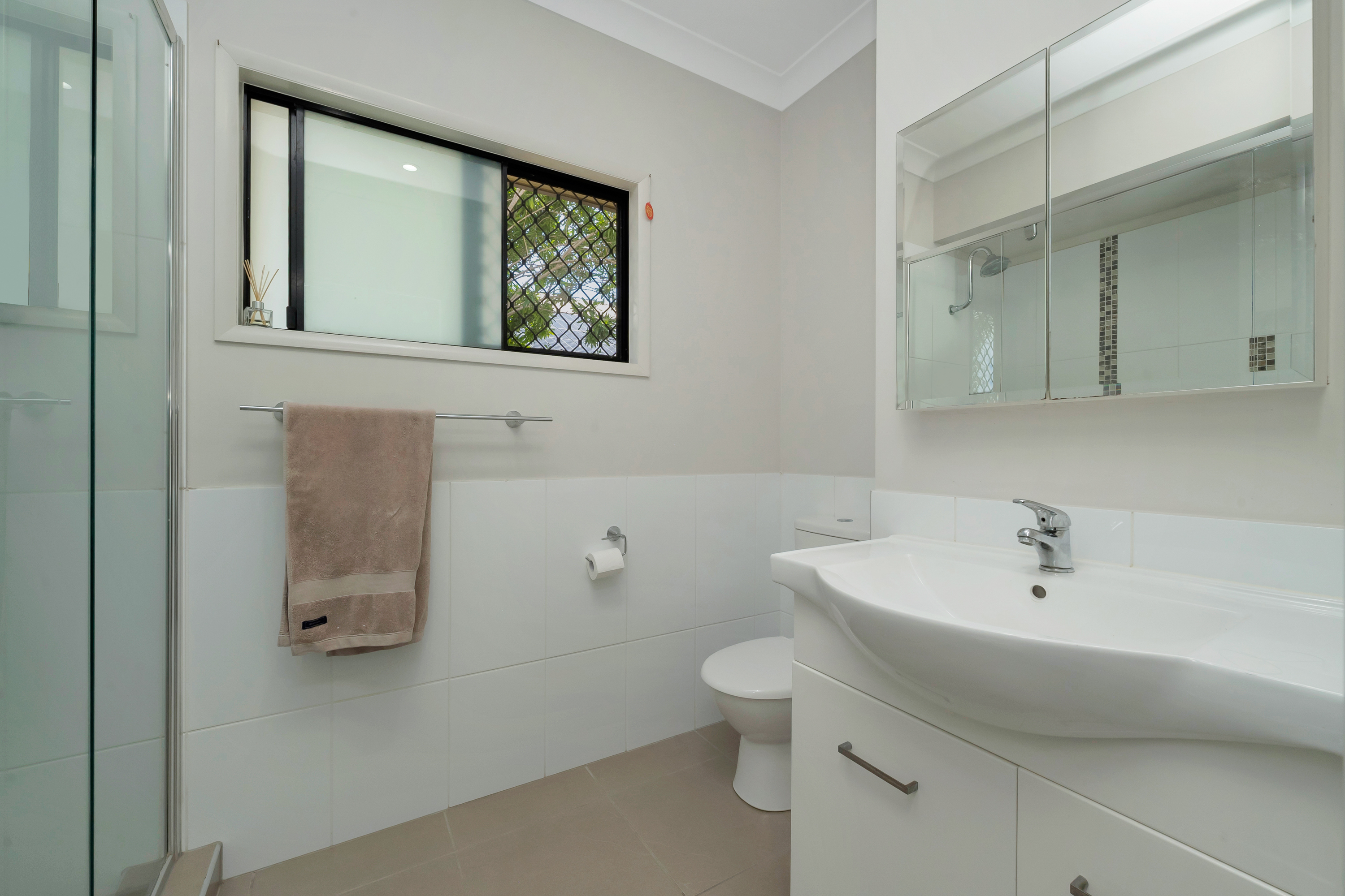 4 Polmaise Close, Burdell - Thumbnail 8