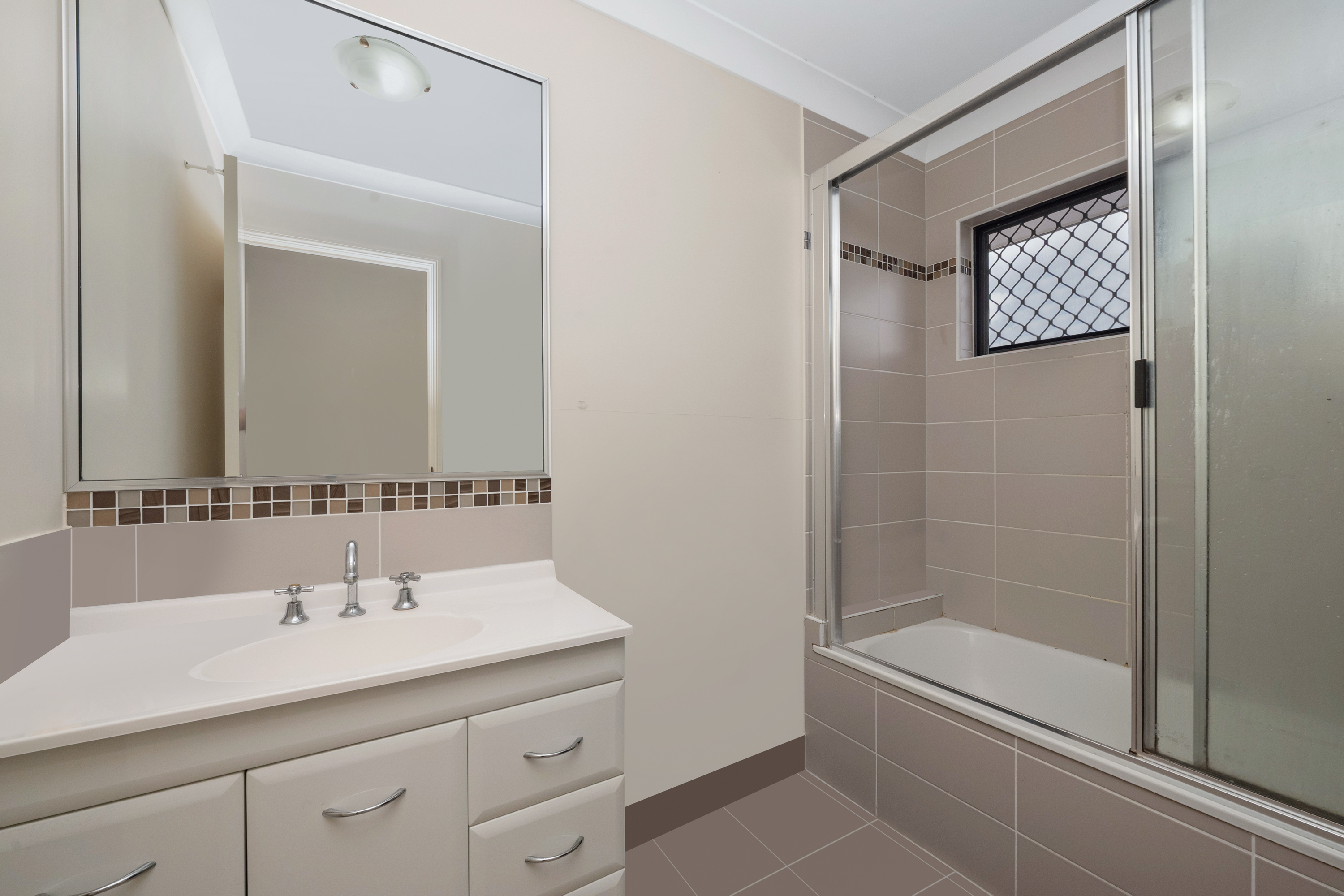 23 Iona Avenue, Burdell - Thumbnail 5