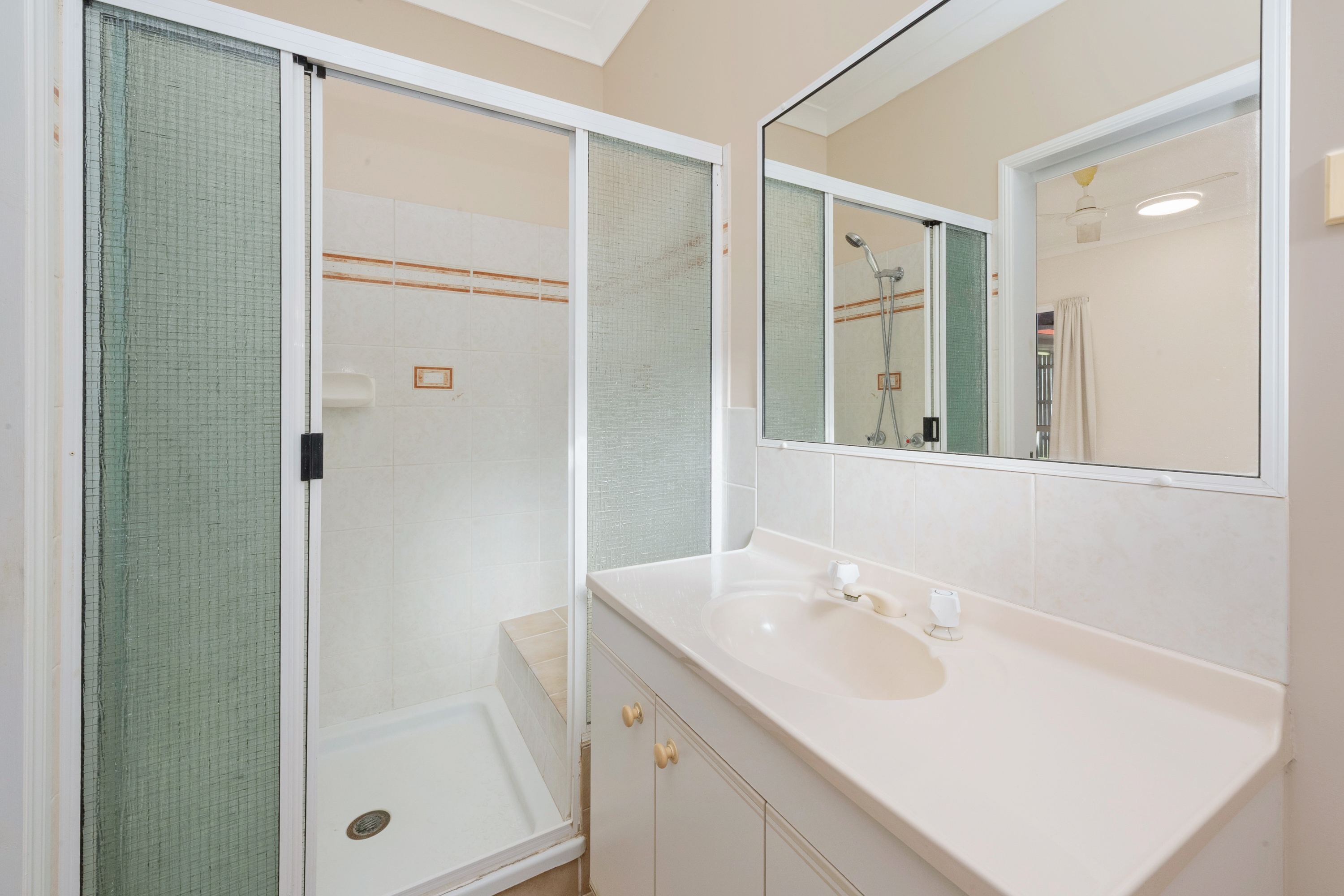 27 Macarthur Drive, Annandale - Thumbnail 8