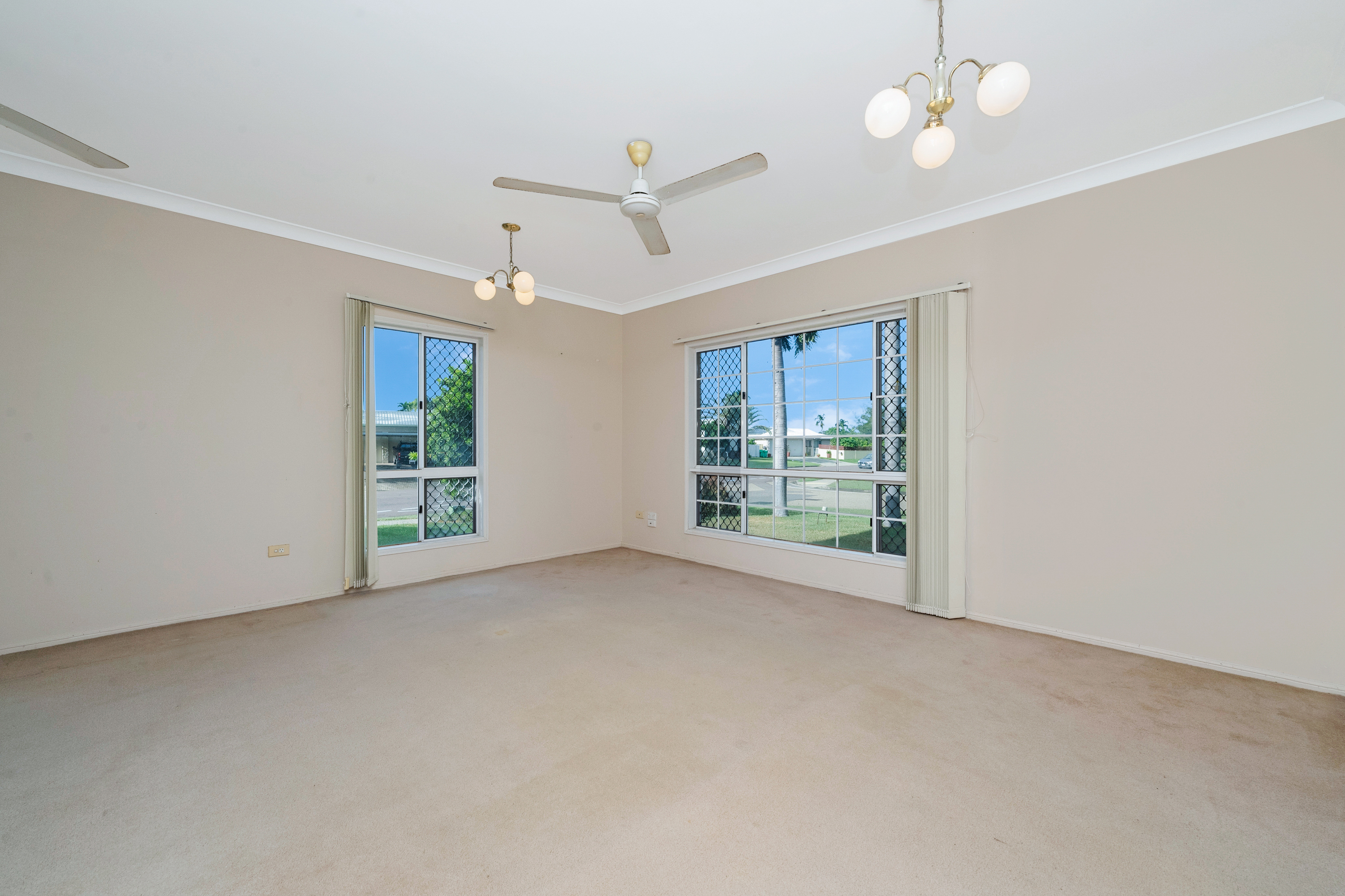 27 Macarthur Drive, Annandale - Thumbnail 5