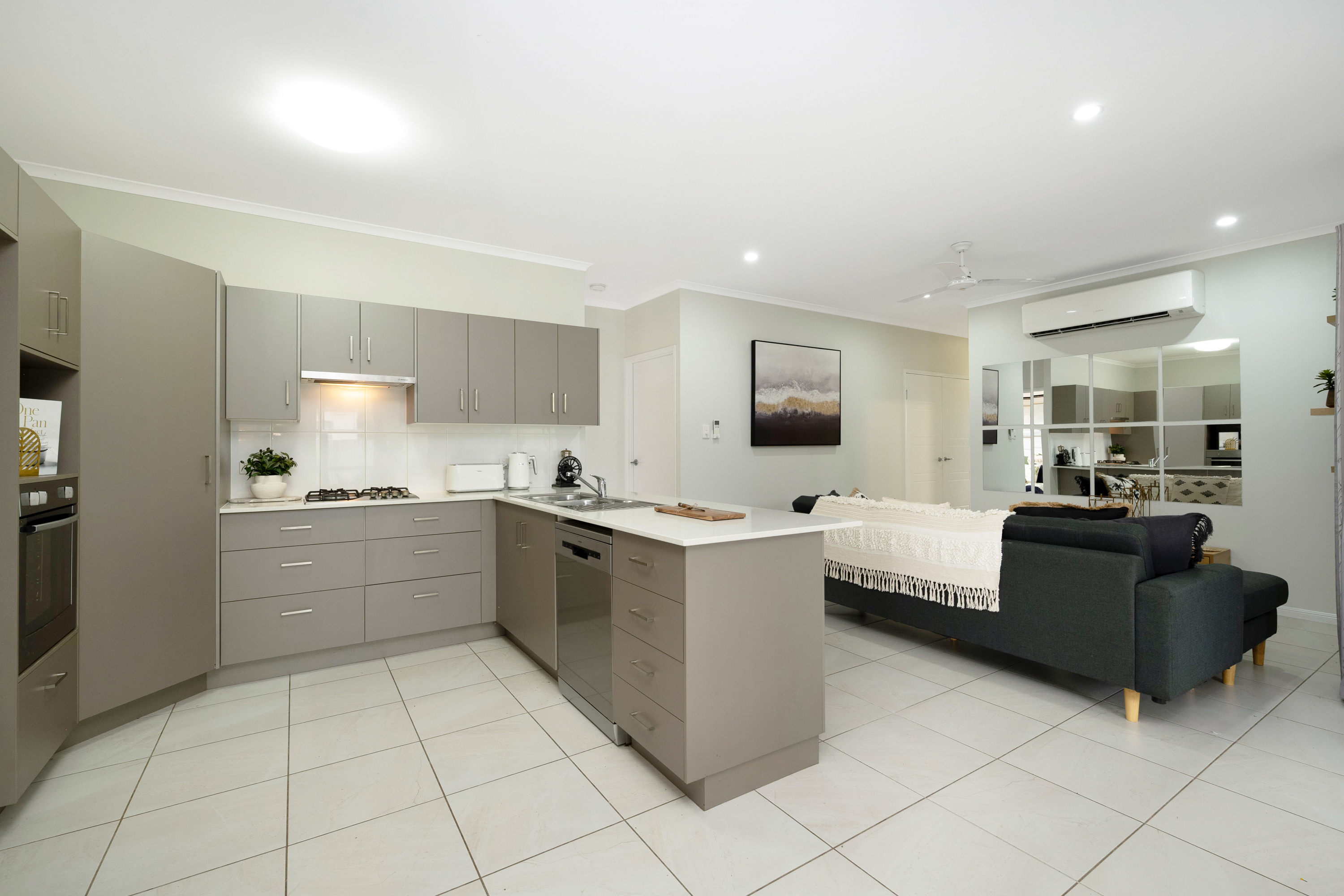 83 Tasman Circuit, Burdell - Thumbnail 4