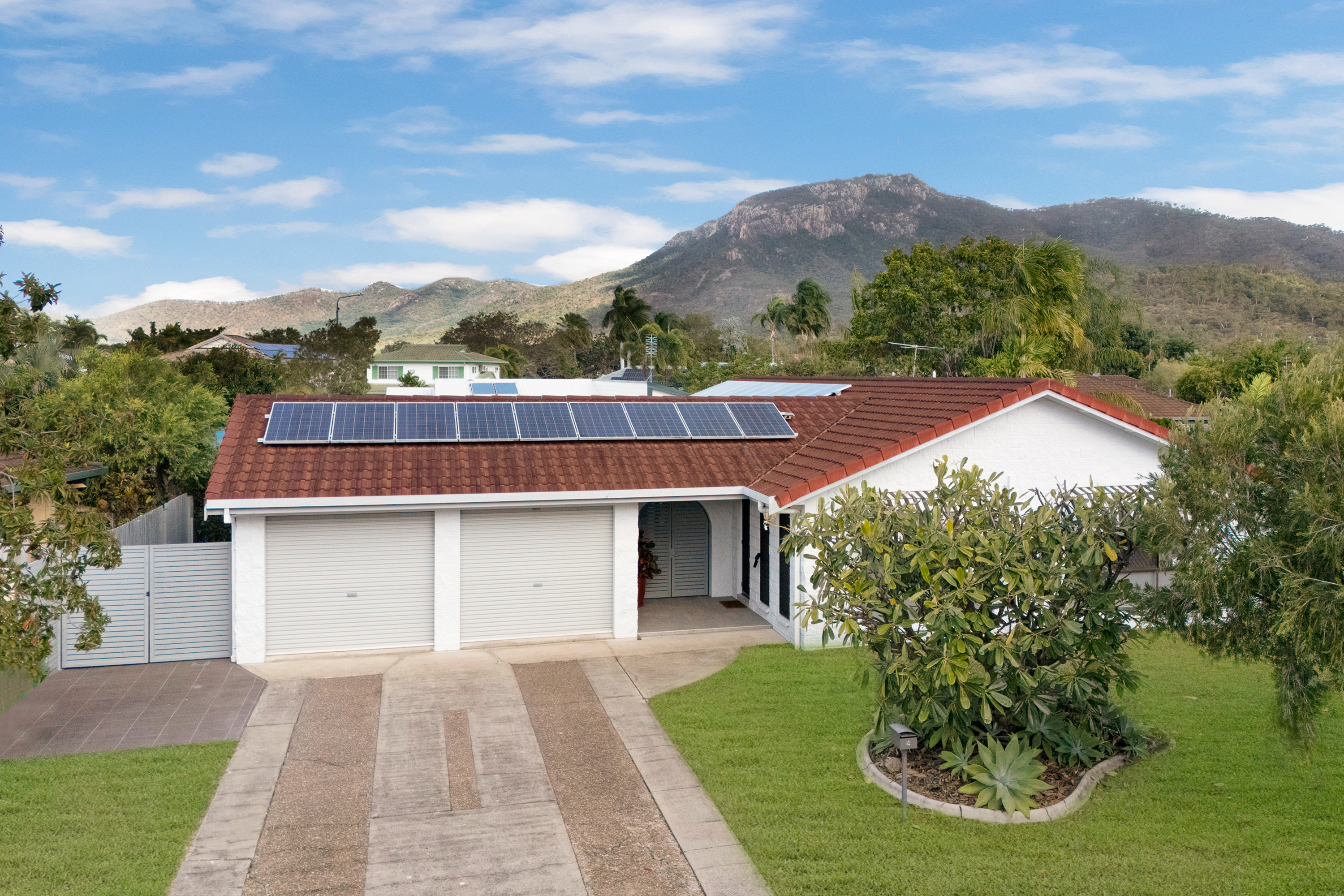 4 Lupin Court, Annandale - Image 1
