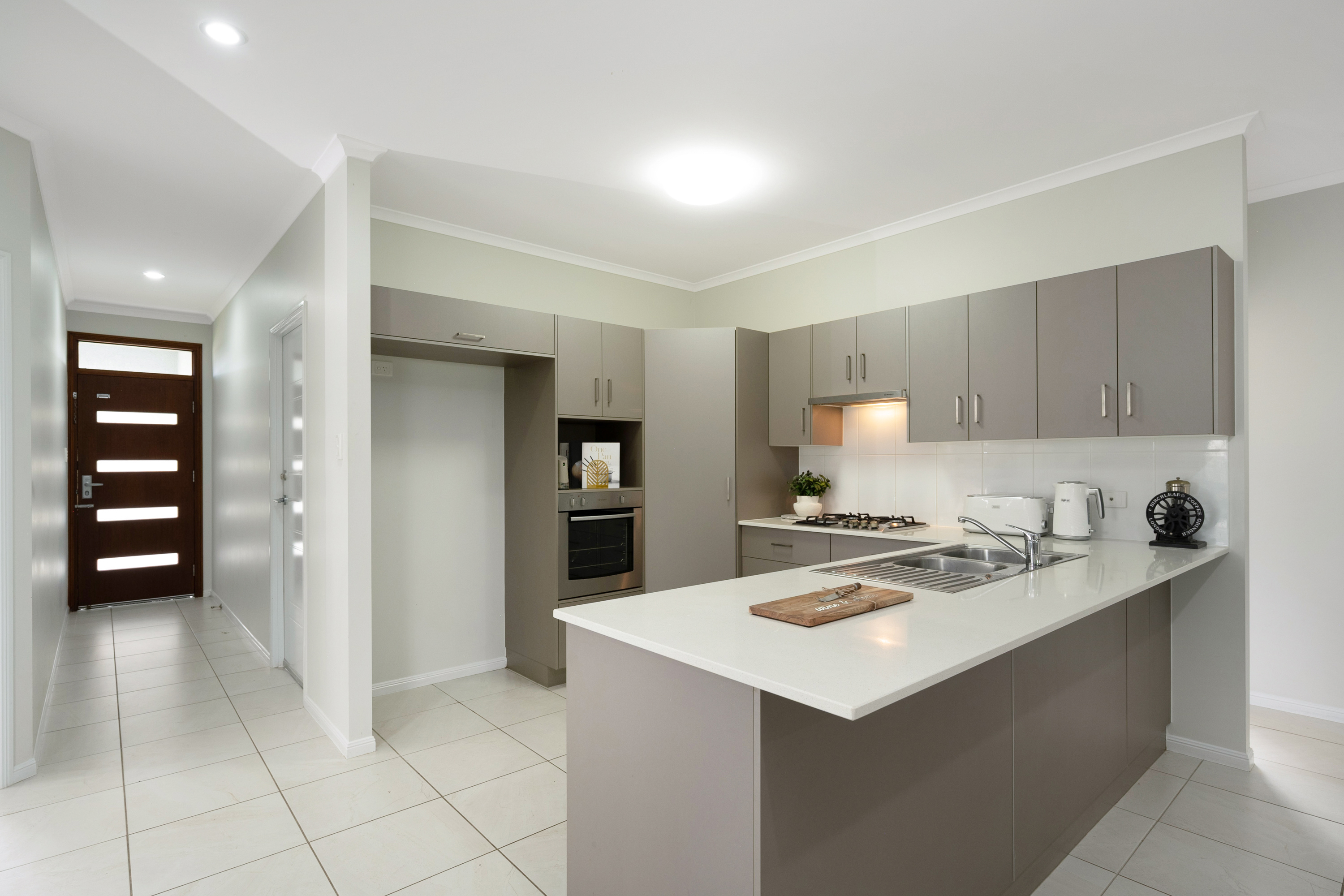 83 Tasman Circuit, Burdell - Thumbnail 3