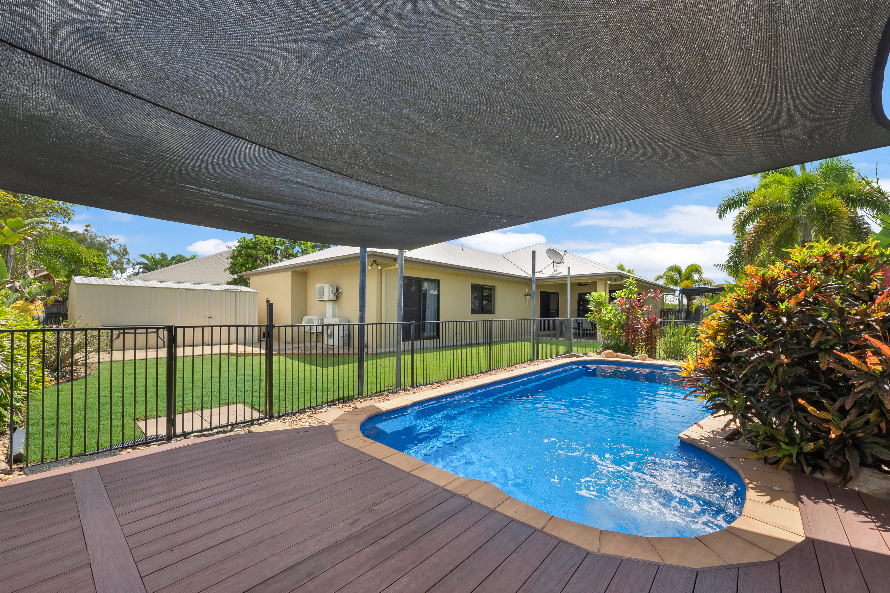 4 Polmaise Close, Burdell - Thumbnail 2