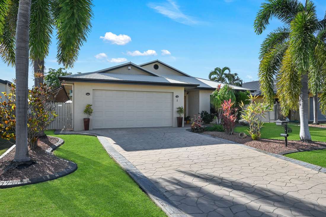 8 Squires Crescent