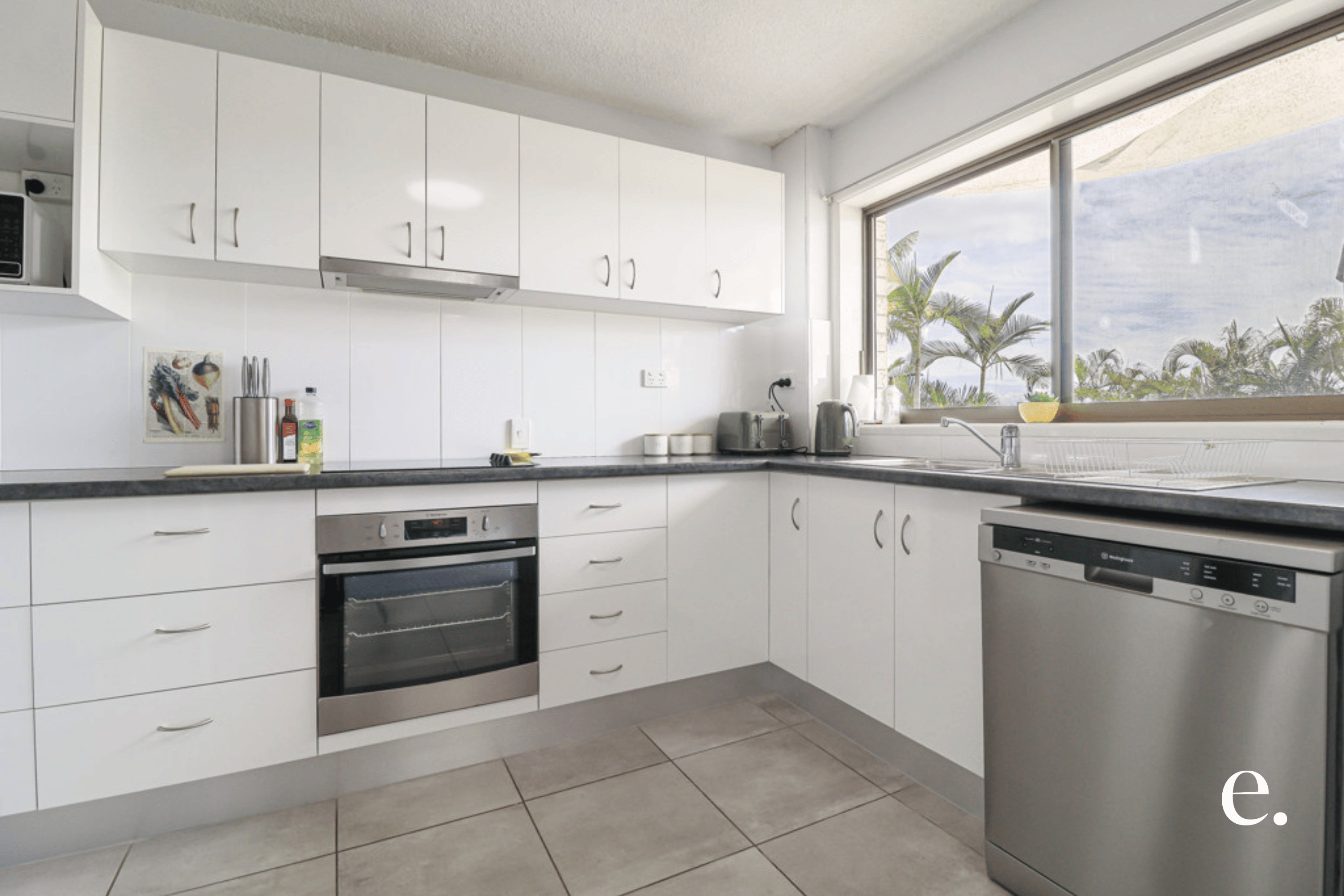 6/7 Kent Street, West Gladstone - Image 1