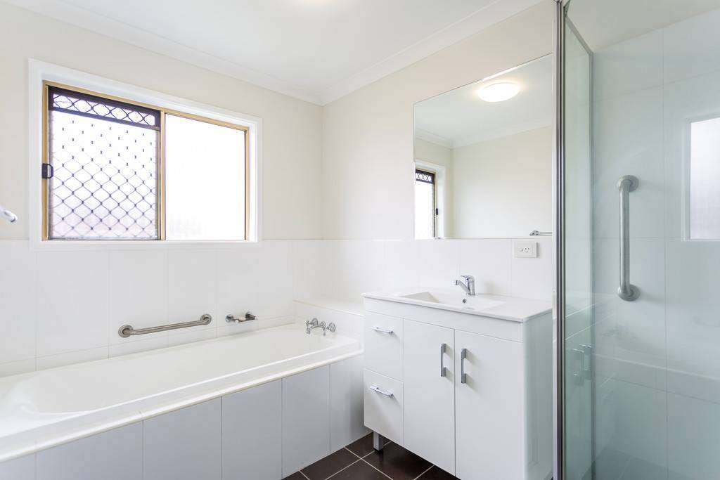 Photo 16 of 18 Victor Avenue, Glenella