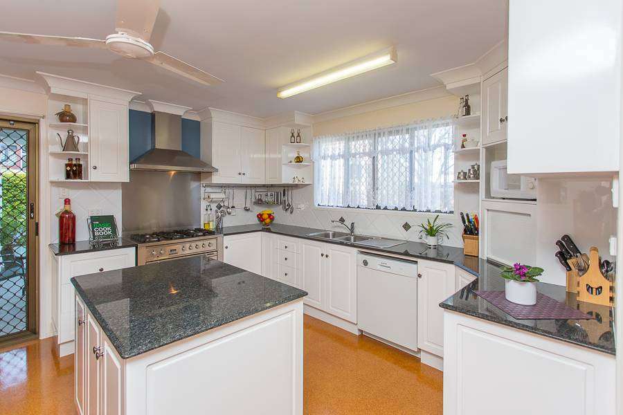 Photo 3 of 5 Ramsay Court, Beaconsfield