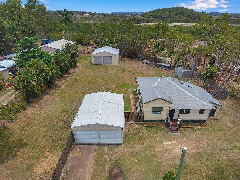 Photo 2 of 33 Maralyn Avenue, Grasstree Beach