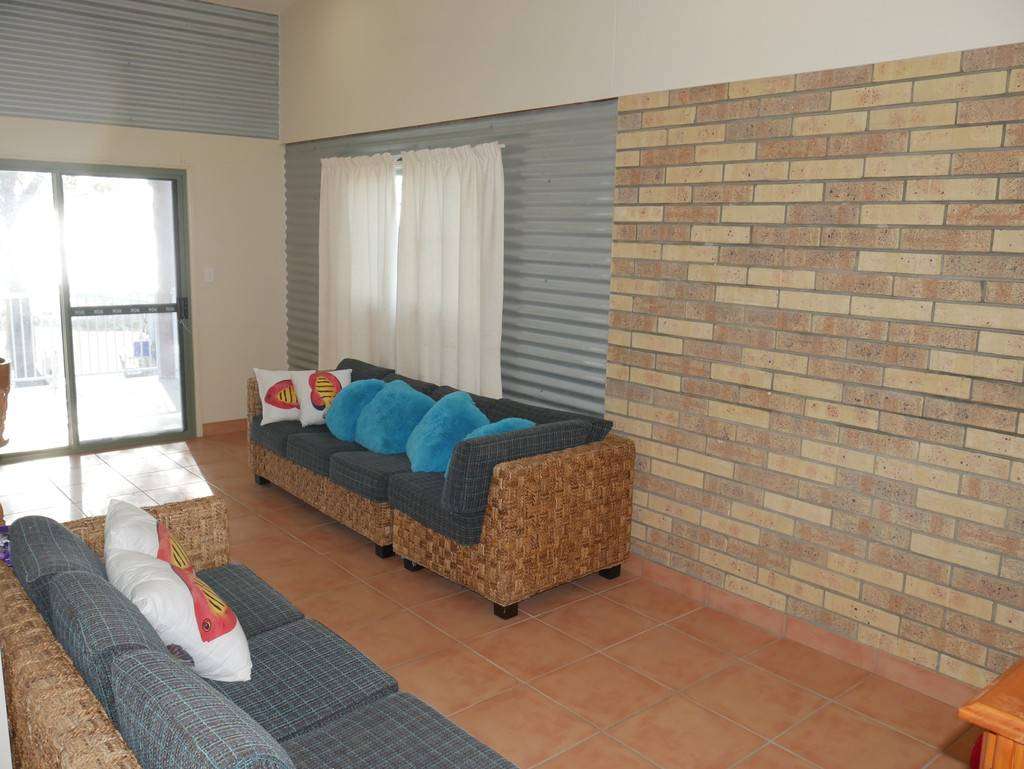 90 Colonial Drive, Clairview - Thumbnail 7
