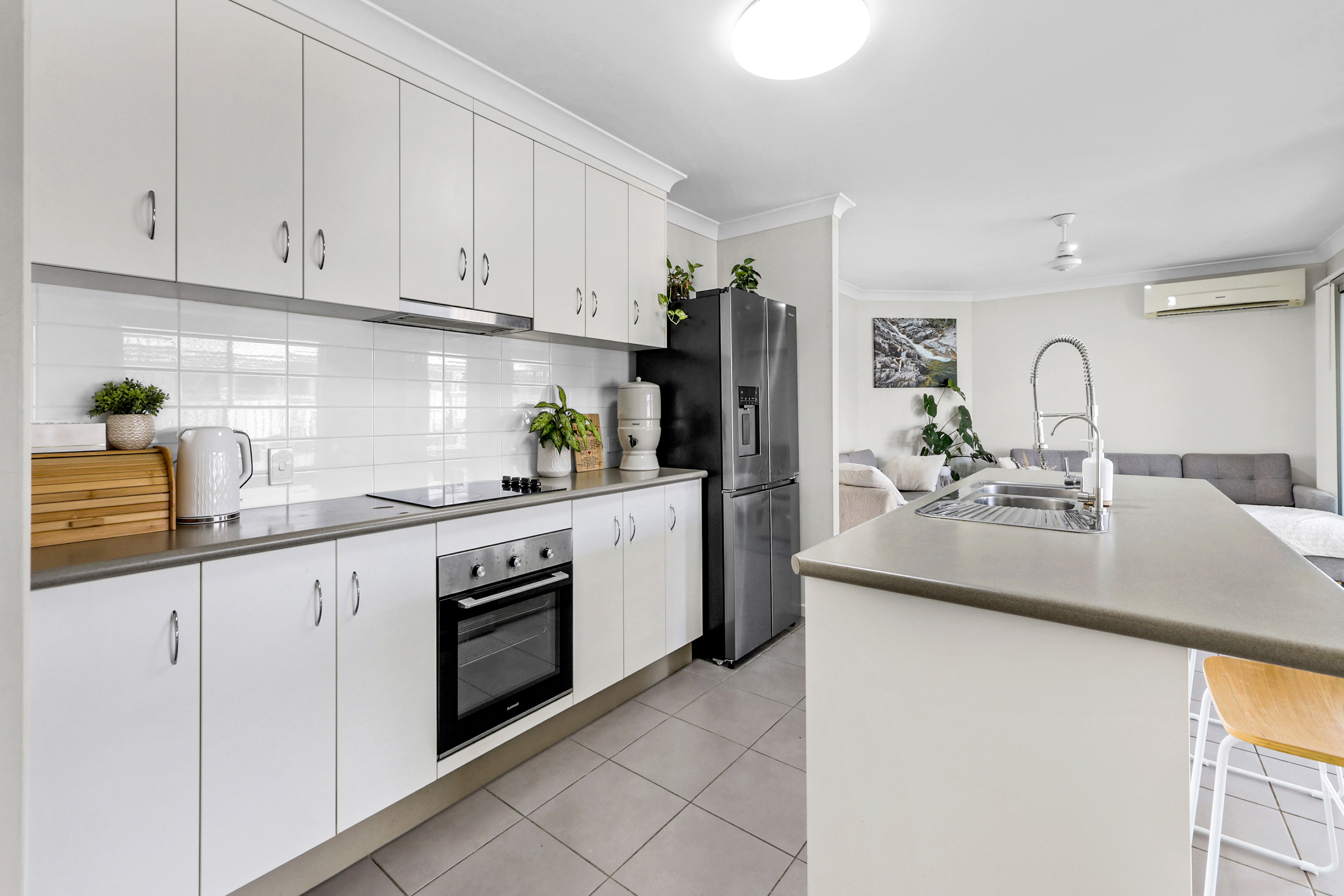 44 Newport Parade, Blacks Beach - Thumbnail 2
