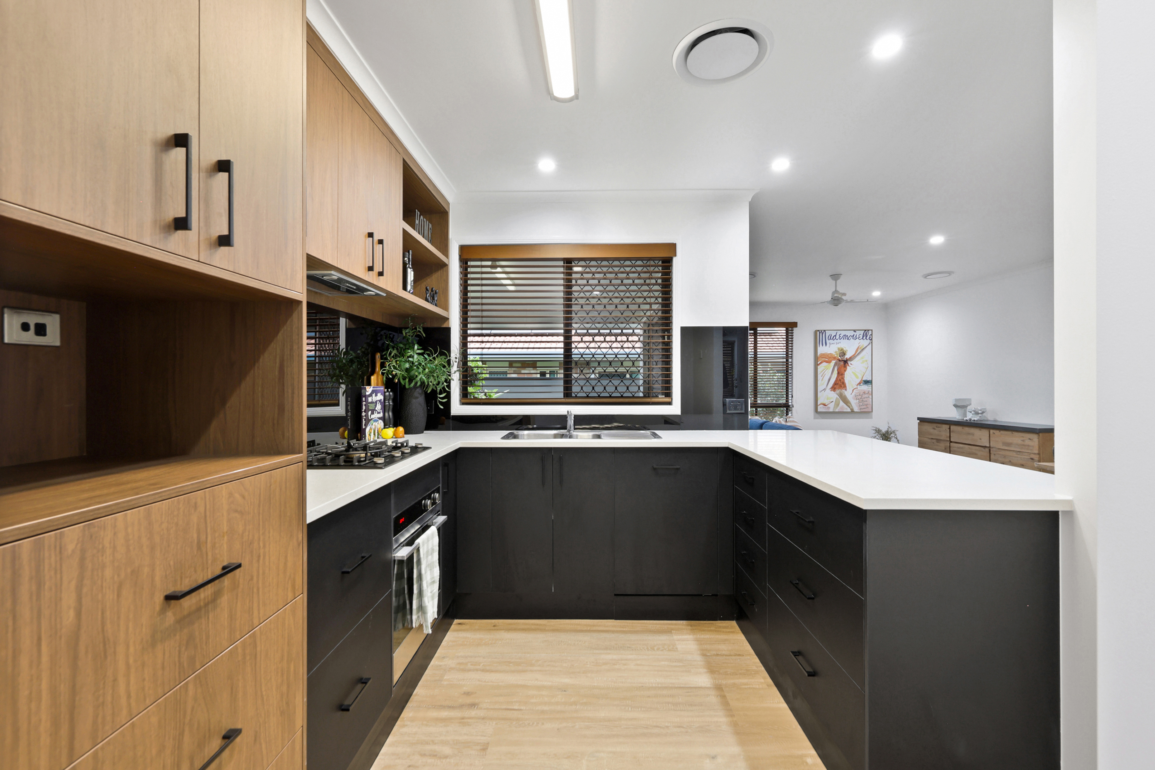 12 Eden Court, Glenella - Thumbnail 3