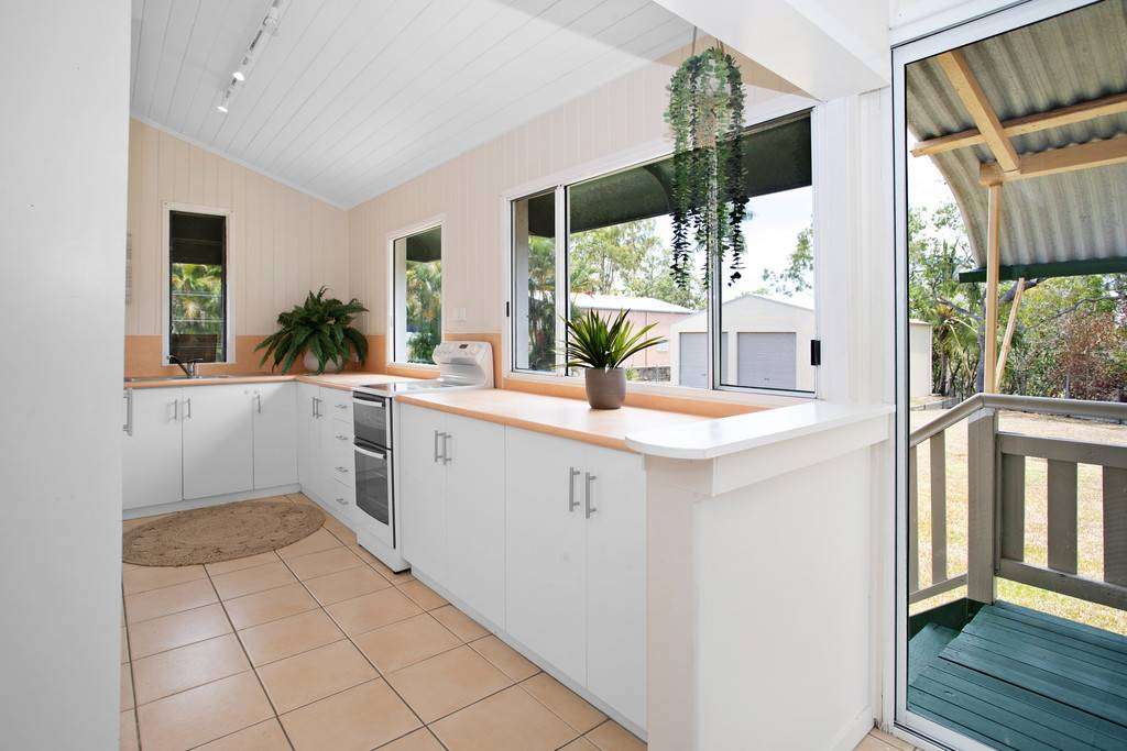 Photo 9 of 33 Maralyn Avenue, Grasstree Beach
