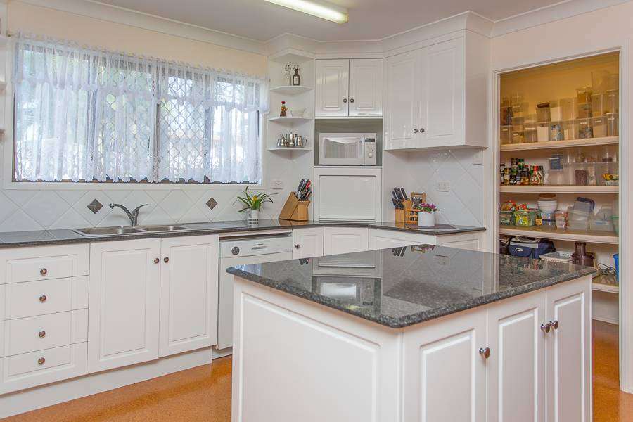 Photo 4 of 5 Ramsay Court, Beaconsfield